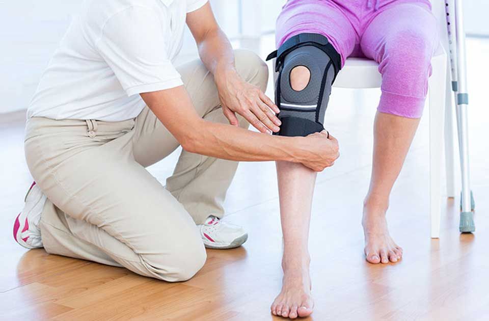 Riabilitazione post-trauma, mal di schiena, ginocchio, spalla, vi aiuta dottore Paolo Parmi con la fisioterapia, osteopatia, tecarterapia, fisiocinesiterapia, ergon technique a Pavia, Voghera, Alessandria e Tortona.